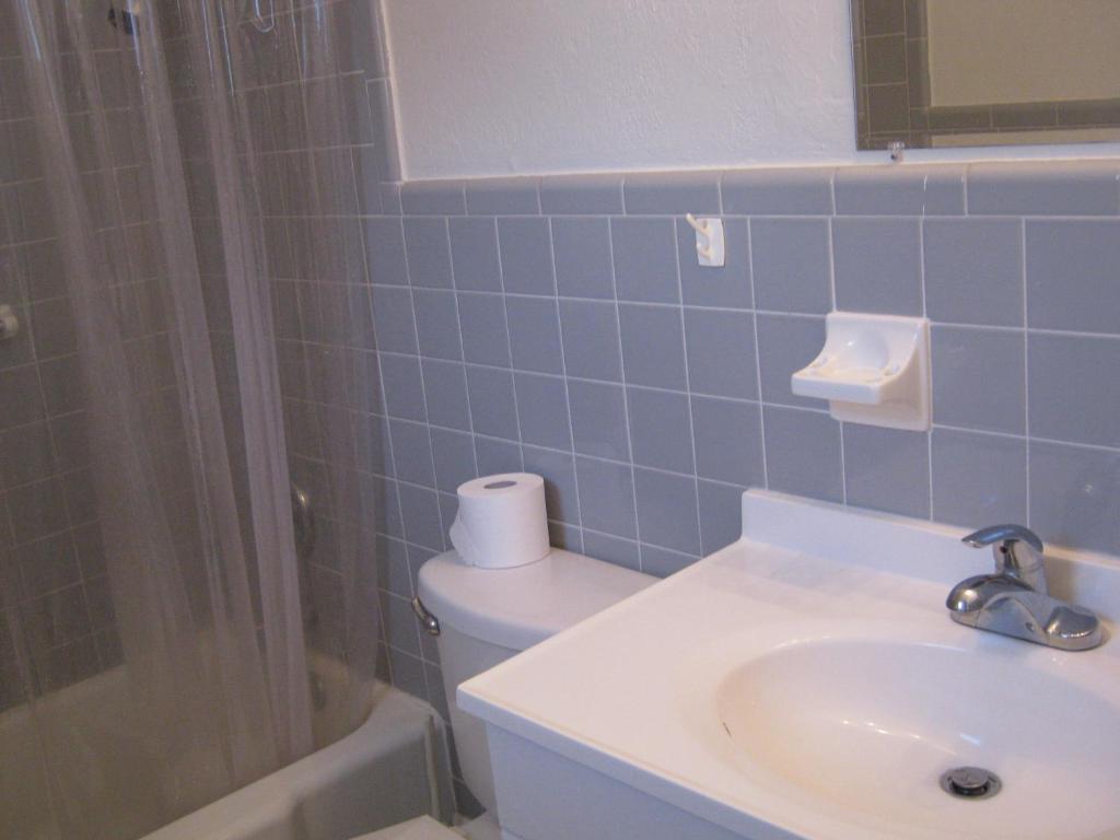 The Holiday Court Villas And Suites Fort Myers Beach Room photo