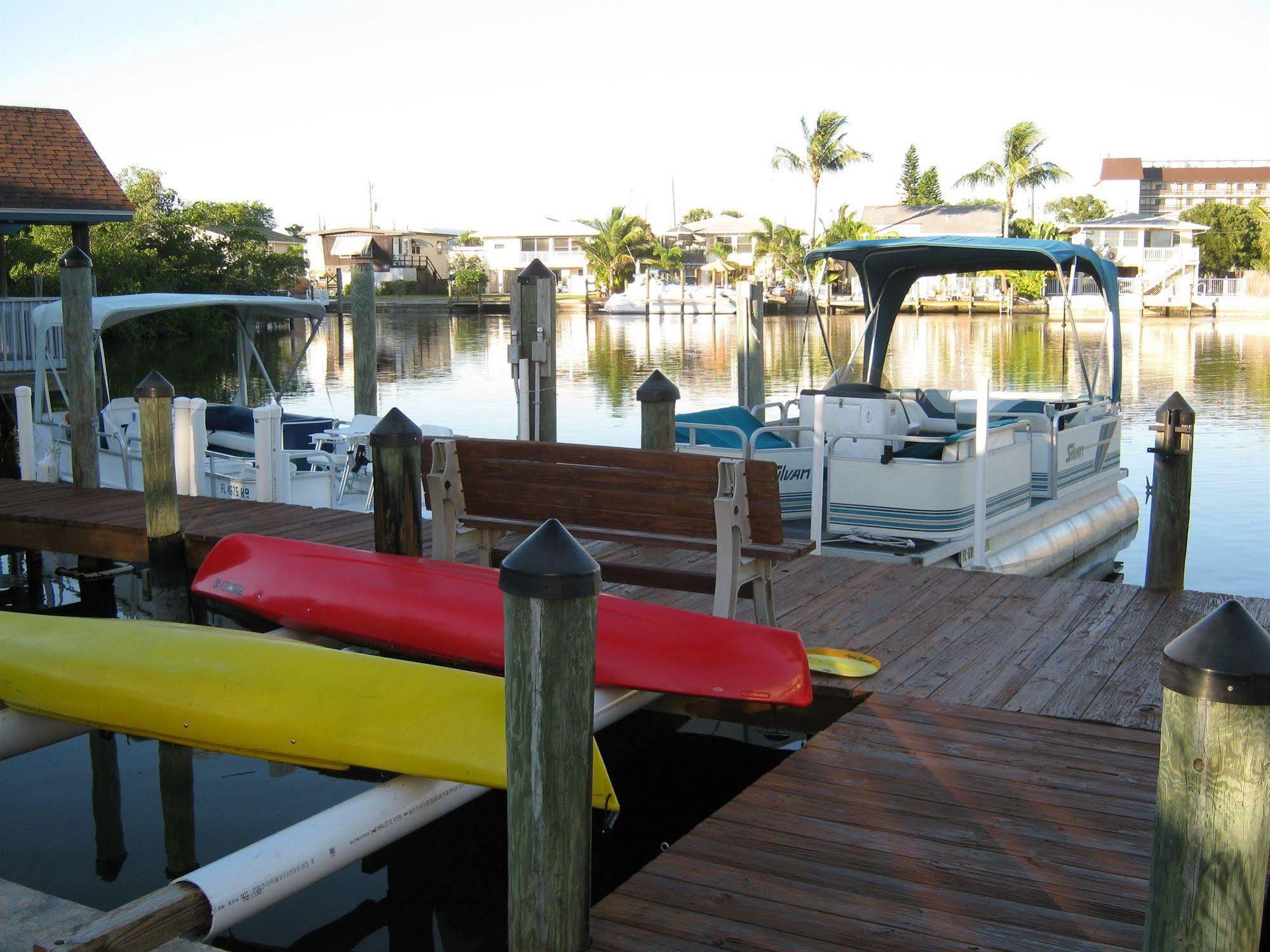 The Holiday Court Villas And Suites Fort Myers Beach Exterior photo