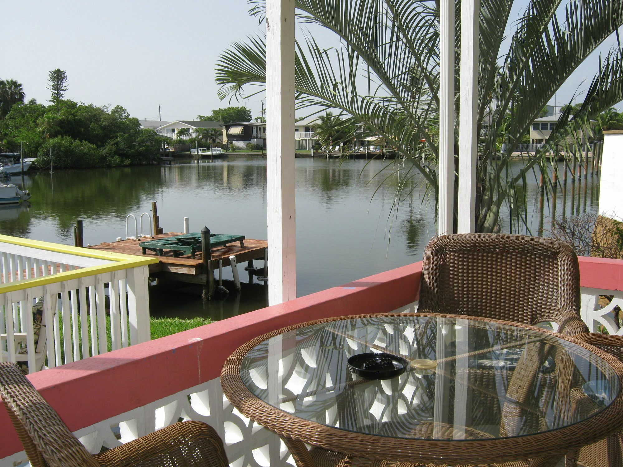 The Holiday Court Villas And Suites Fort Myers Beach Exterior photo
